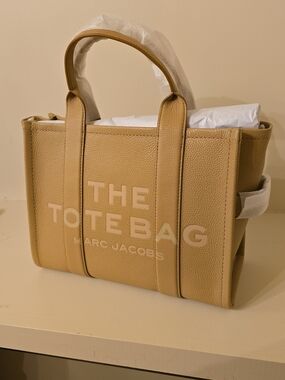 Marc Jacobs The Tote Bag in Beige